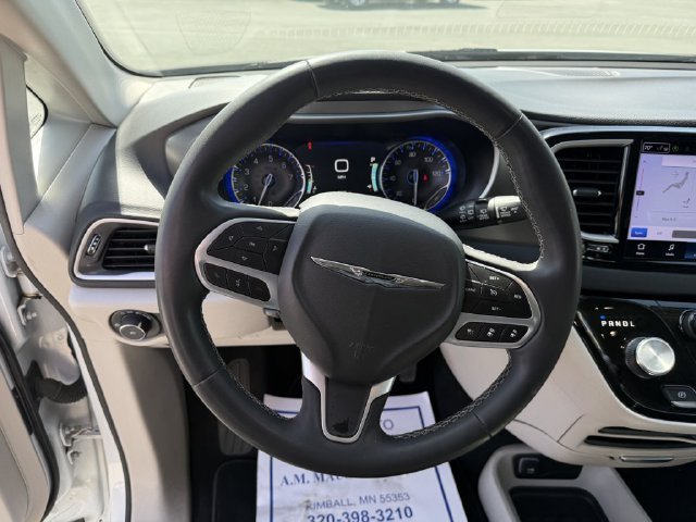 Used 2023 Chrysler Pacifica Touring-L FWD image 22