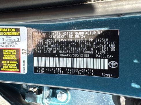 Used 2025 Toyota Camry SE image 35