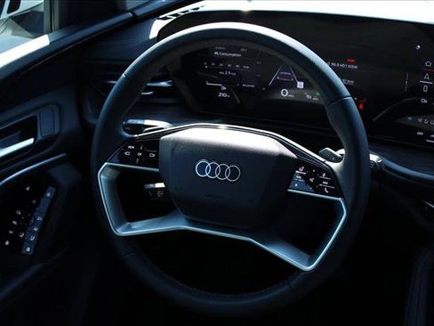 Certified 2025 Audi Q5 Premium w/ Convenience Package AWD/4WD image 18