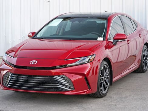 Used 2025 Toyota Camry XLE w/ Premium Plus Package image 47