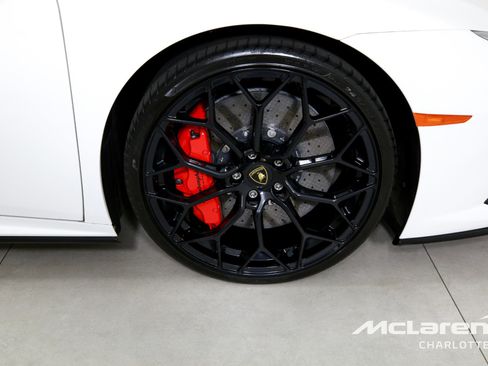 Used 2022 Lamborghini Huracan EVO RWD image 24