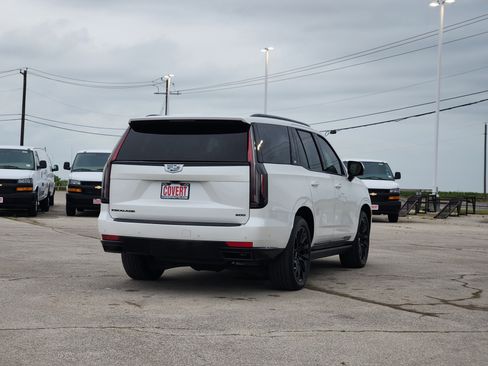 Used 2024 Cadillac Escalade Sport w/ LPO, ONYX Package AWD/4WD image 7