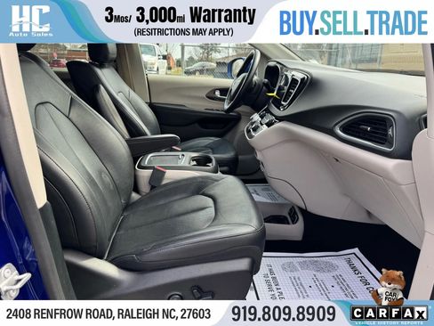 Used 2018 Chrysler Pacifica Touring-L Plus image 17