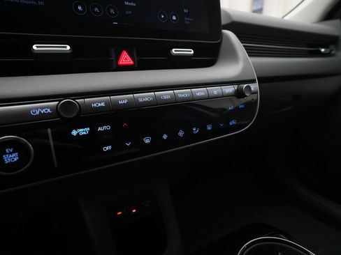 Used 2025 Hyundai Ioniq 5 SEL image 21