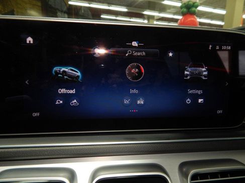 Used 2024 Mercedes-Benz GLS 450 4MATIC image 25