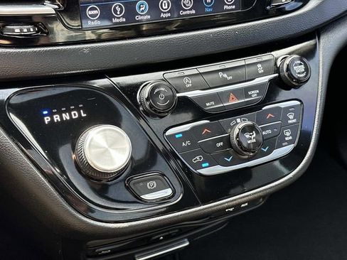 Used 2019 Chrysler Pacifica Touring-L Plus w/ S Appearance Package FWD image 30