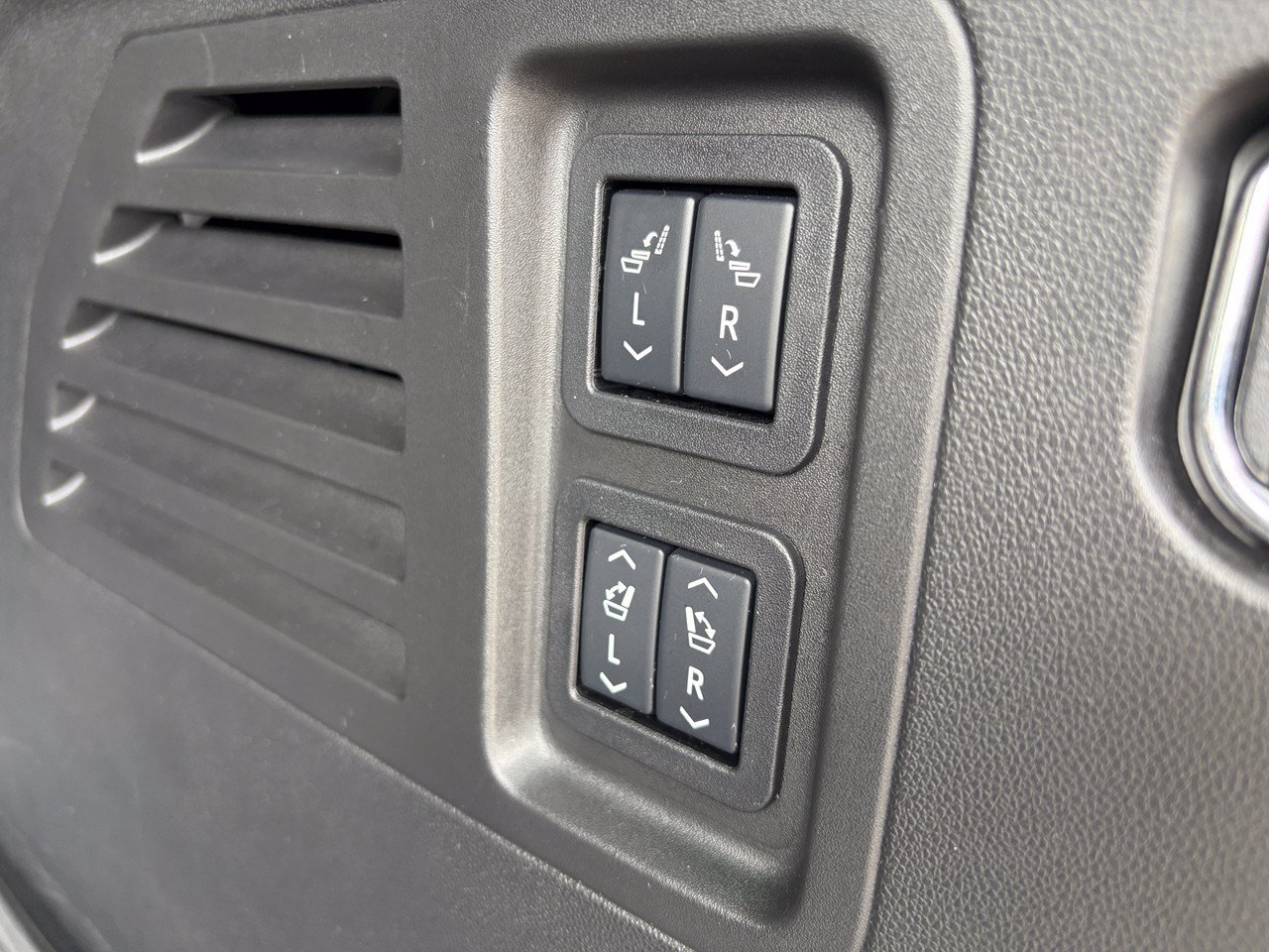 Used 2026 Chevrolet Traverse High Country FWD image 21