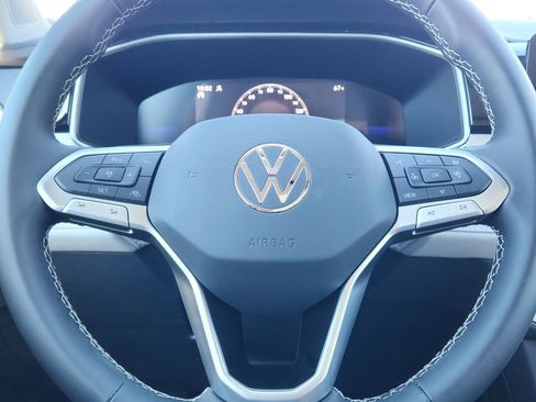 New 2025 Volkswagen Taos SE image 16
