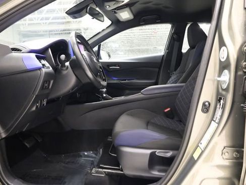 Used 2021 Toyota C-HR XLE image 12