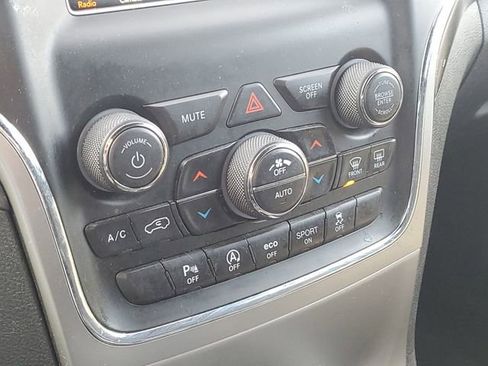 Used 2018 Jeep Grand Cherokee Laredo AWD/4WD image 17