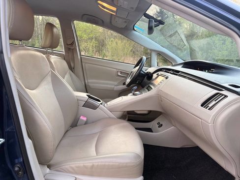 Used 2013 Toyota Prius Four image 18