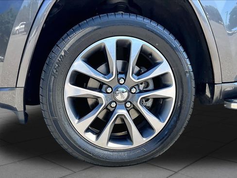 Used 2017 Jeep Grand Cherokee Overland AWD/4WD image 11