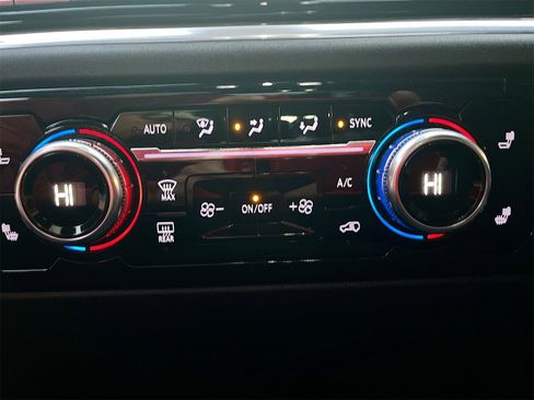 Used 2024 GMC Sierra 1500 Elevation image 16