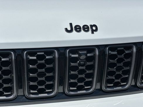 Used 2023 Jeep Grand Cherokee L Summit AWD/4WD image 40