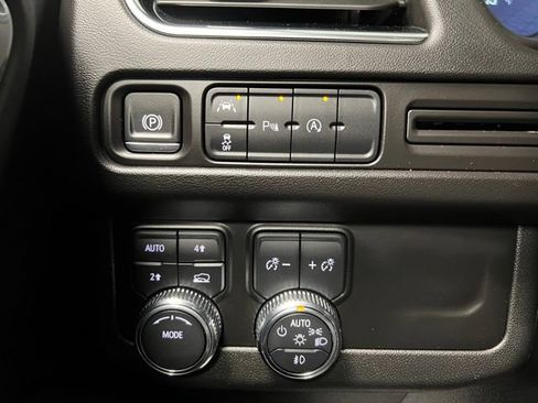 Used 2024 GMC Yukon SLT AWD/4WD image 34