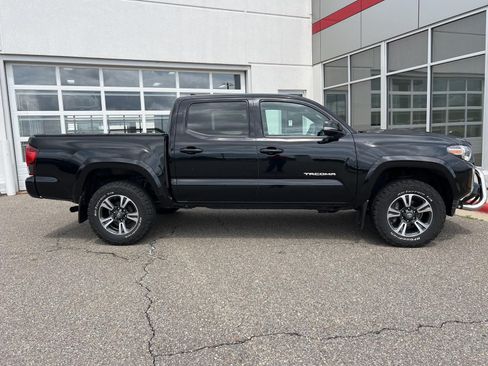Used 2019 Toyota Tacoma TRD Sport AWD/4WD image 19