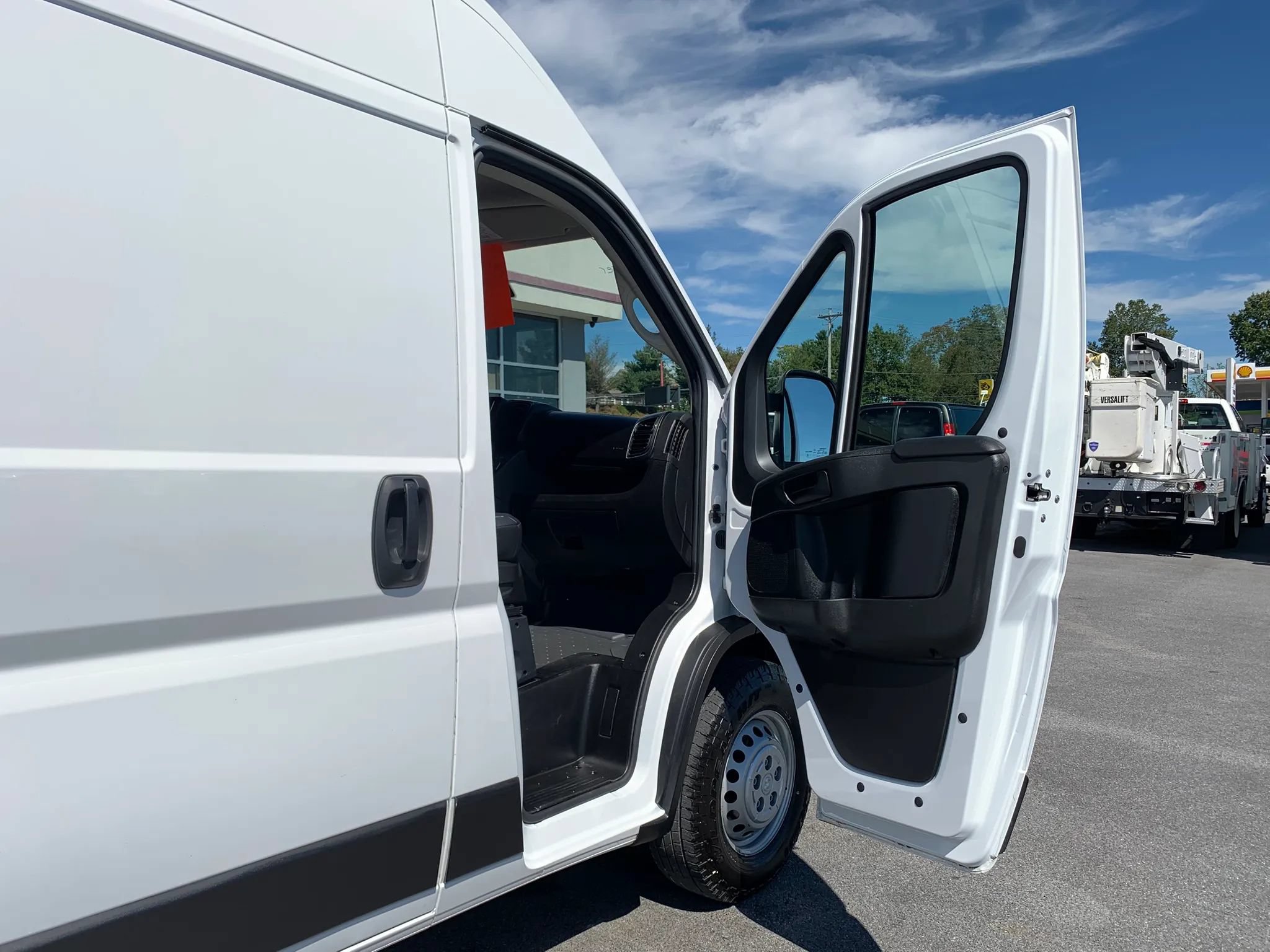 Used 2025 RAM ProMaster 2500 w/ Convenience Group FWD image 19