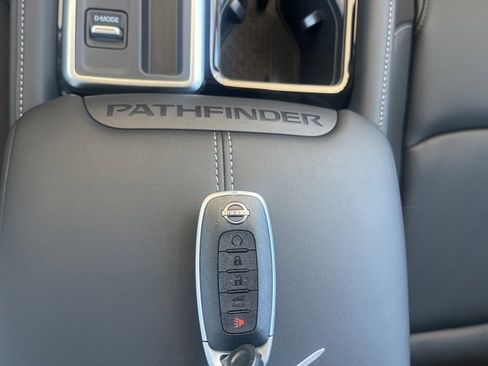 New 2025 Nissan Pathfinder SL image 19