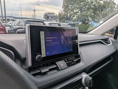 Used 2025 Toyota RAV4 XLE image 16