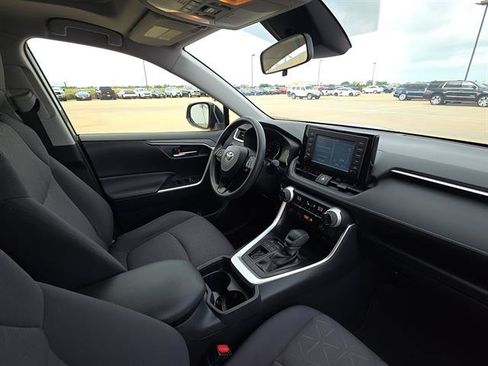 Used 2019 Toyota RAV4 XLE w/ Convenience Package FWD image 11