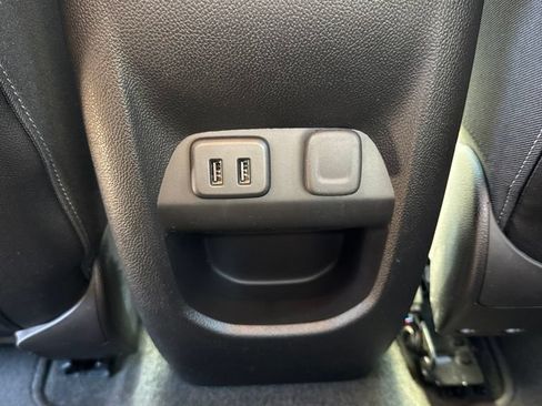 Used 2017 Chevrolet Colorado Z71 AWD/4WD image 10