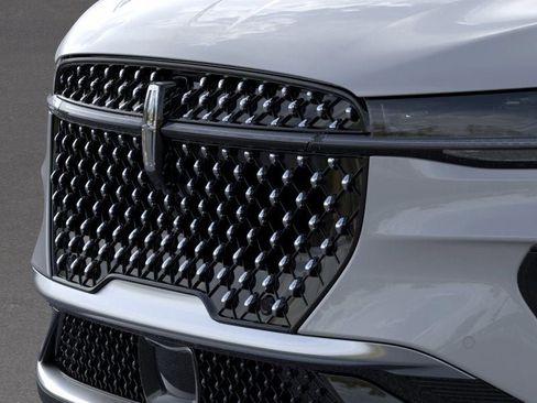 New 2026 Lincoln Nautilus Premier image 17