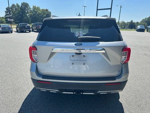 Used 2020 Ford Explorer XLT w/ Equipment Group 202A AWD/4WD image 7