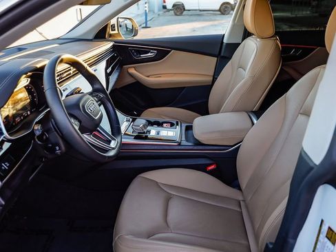 Used 2023 Audi Q8 Prestige w/ Prestige Package image 19