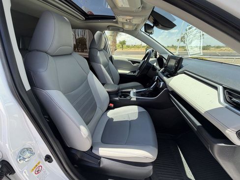 Used 2019 Toyota RAV4 XLE Premium w/ Carpet Mat Package FWD image 28