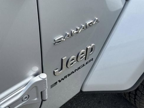Used 2024 Jeep Wrangler Sahara image 27