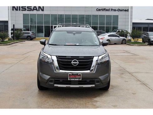 Used 2023 Nissan Pathfinder SL FWD image 8