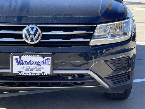 Used 2018 Volkswagen Tiguan SE image 9