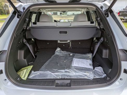 New 2026 Mitsubishi Outlander SEL image 13