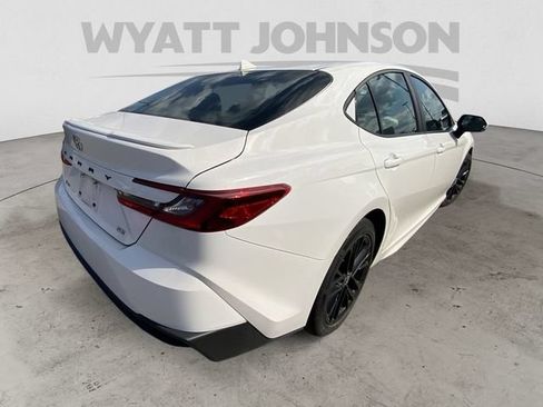Used 2025 Toyota Camry SE FWD image 9