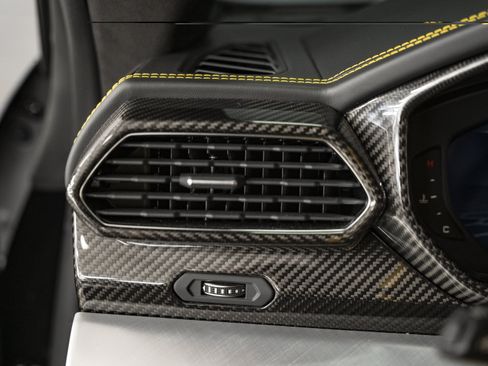 Used 2022 Lamborghini Urus AWD/4WD image 39