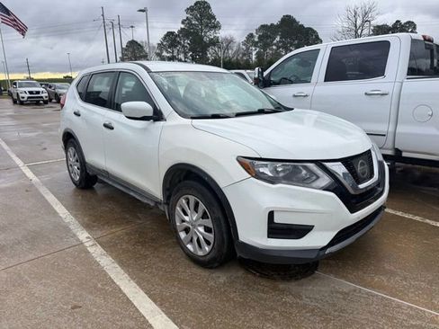 Used 2017 Nissan Rogue S image 3
