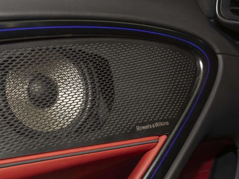 Used 2023 McLaren Artura RWD image 18