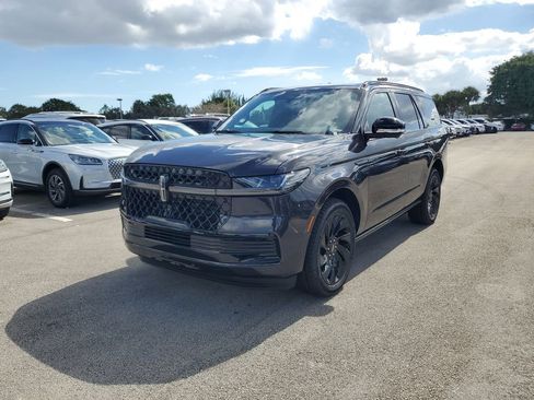New 2025 Lincoln Navigator Reserve w/ Jet Appearance Package image 2