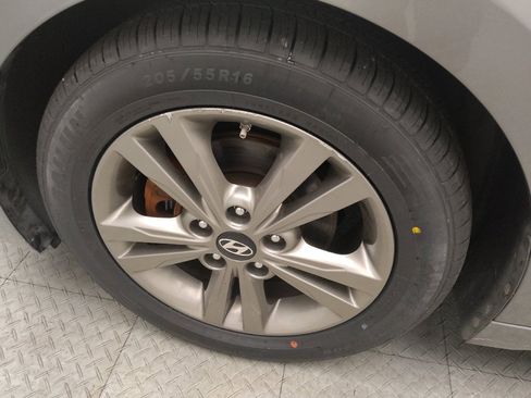 Used 2018 Hyundai Elantra SEL FWD image 31