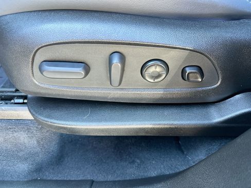 Used 2022 Buick Enclave Premium image 12