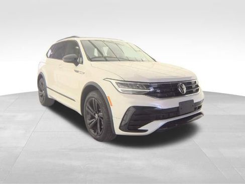 Used 2023 Volkswagen Tiguan SE R-Line image 3
