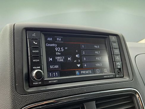 Used 2019 Dodge Grand Caravan SE FWD image 19
