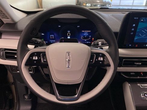 New 2026 Lincoln Aviator AWD image 25