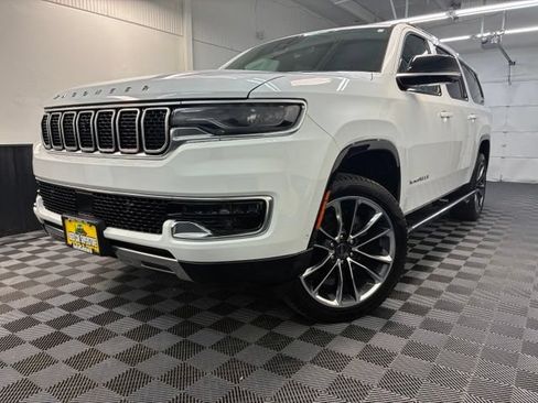 Used 2023 Jeep Wagoneer L Series III w/ Premium Group I AWD/4WD image 3