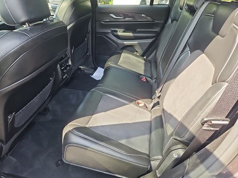 Used 2023 Jeep Grand Cherokee Altitude AWD/4WD image 33