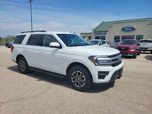 Used 2024 Ford Expedition XLT image 20