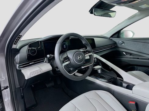 New 2025 Hyundai Elantra Limited image 9