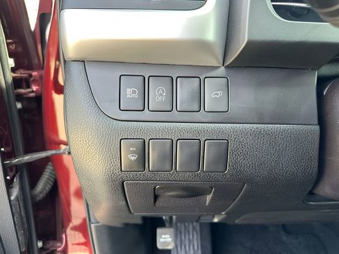 Used 2017 Toyota Highlander XLE image 17