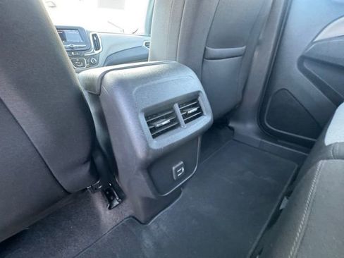 Used 2022 Chevrolet Equinox LS FWD image 30