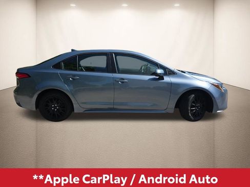 Used 2022 Toyota Corolla LE image 3